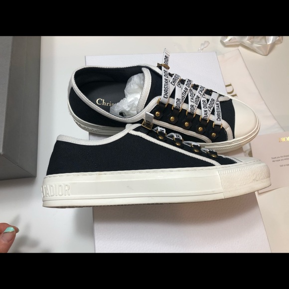 (sold)Walk'N'Dior Sneaker
Black Cotton Canvas 37 Size - Picture 3 of 12